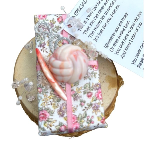 Handcrafted, Embellished, Fabric Wrapped‎ Gift Box - Picture 4 of 6